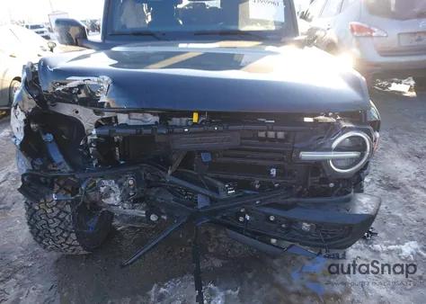 2025 Ford Bronco Outer Banks z USA, uszkodzony, nr VIN 1FMEE8BP3SLB01644